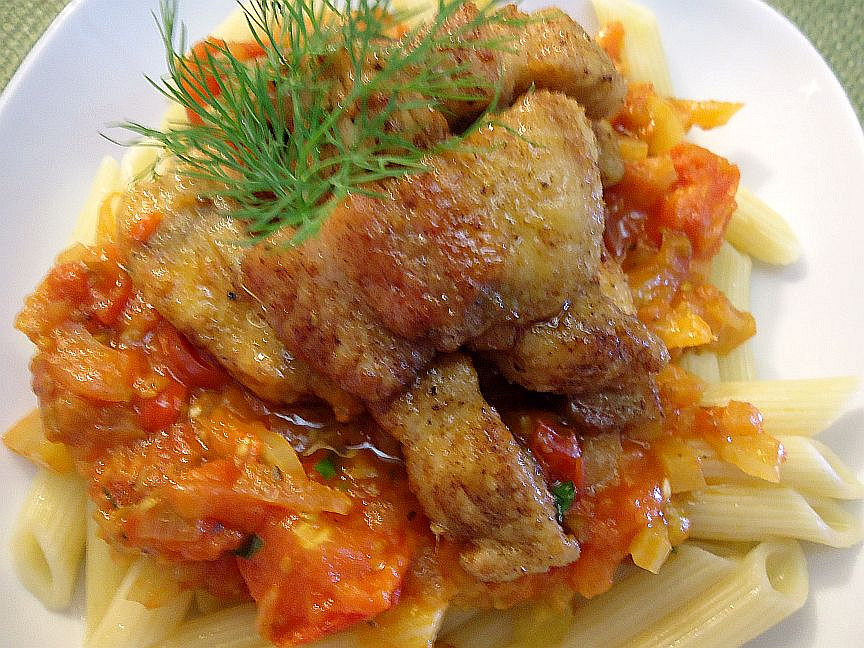 Africký sumeček se směsí cherry rajčátek a fenyklu