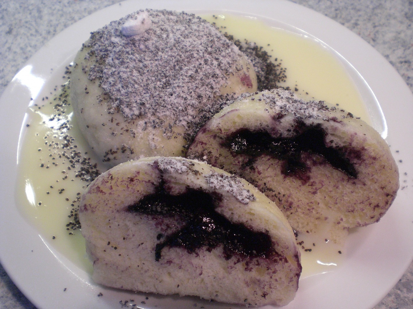 Alpský knedlík s krémem