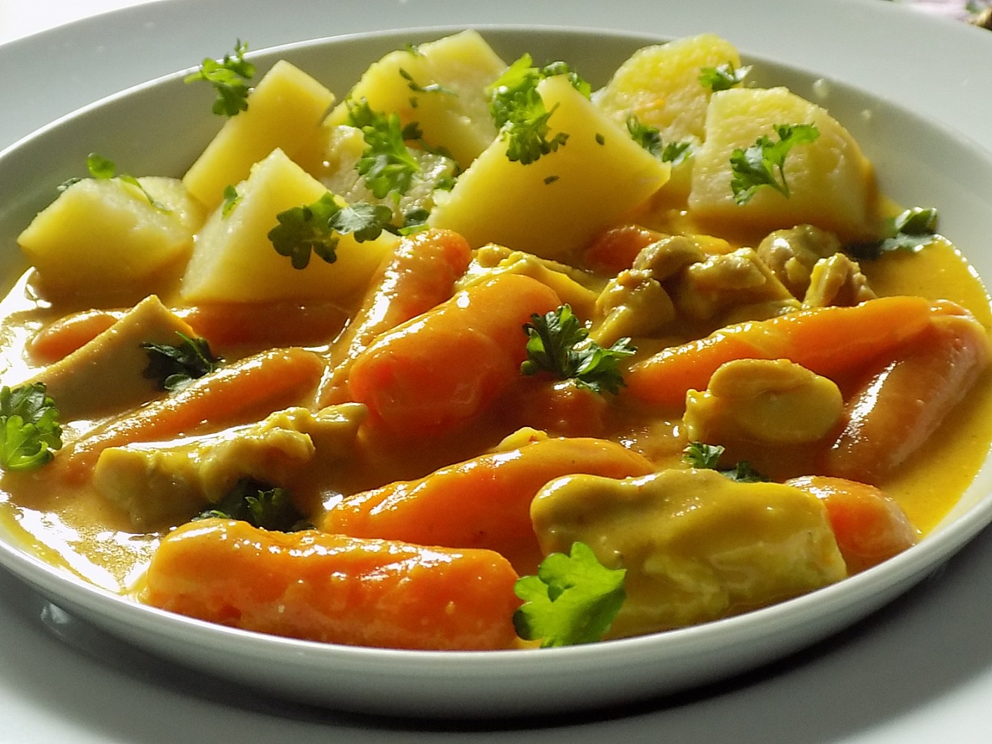 Baby karotka s kuřecím masem v kokosové omáčce_5ff735bd633ee.jpeg