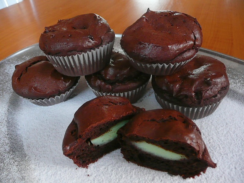 Bezlepkové pudingové muffiny s pistáciovým srdíčkem_5ff8d91c168f4.jpeg