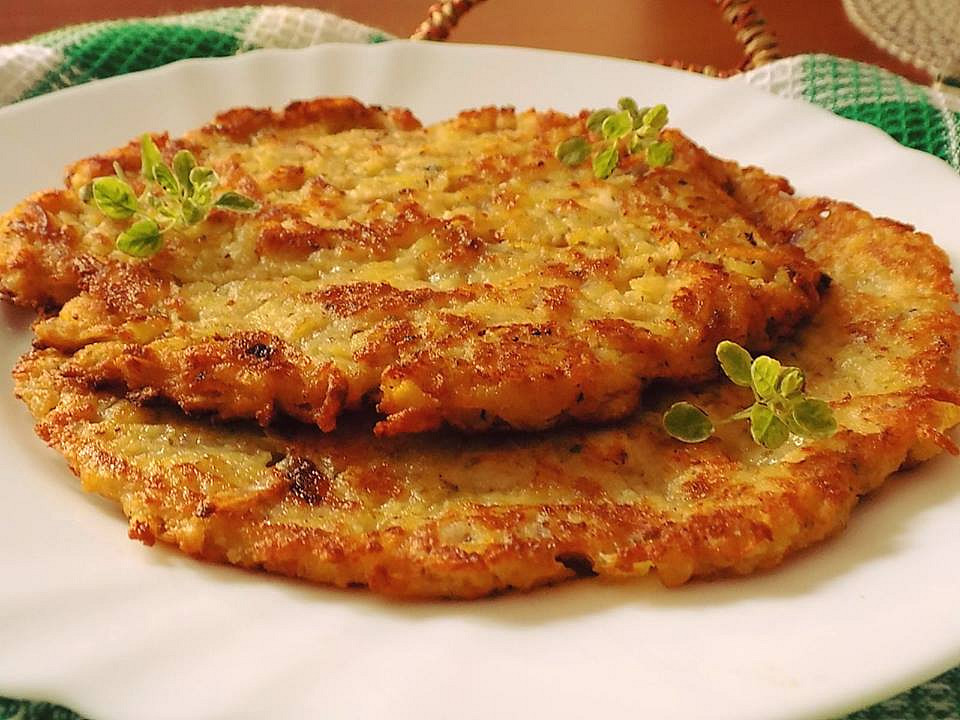 Bramboráky s cibulí a kousky grilovaného masa_5ff6f3930df72.jpeg