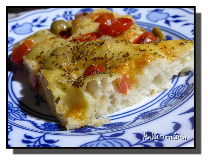 Bramborová focaccia se semolou_5ff77b04e17e7.jpeg