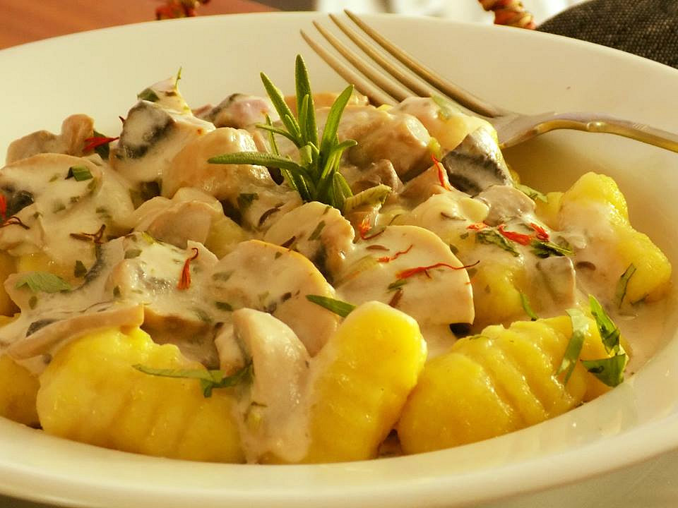Bramborové noky se žampionovou omáčkou z mascarpone_5ff6ffa456cc4.jpeg