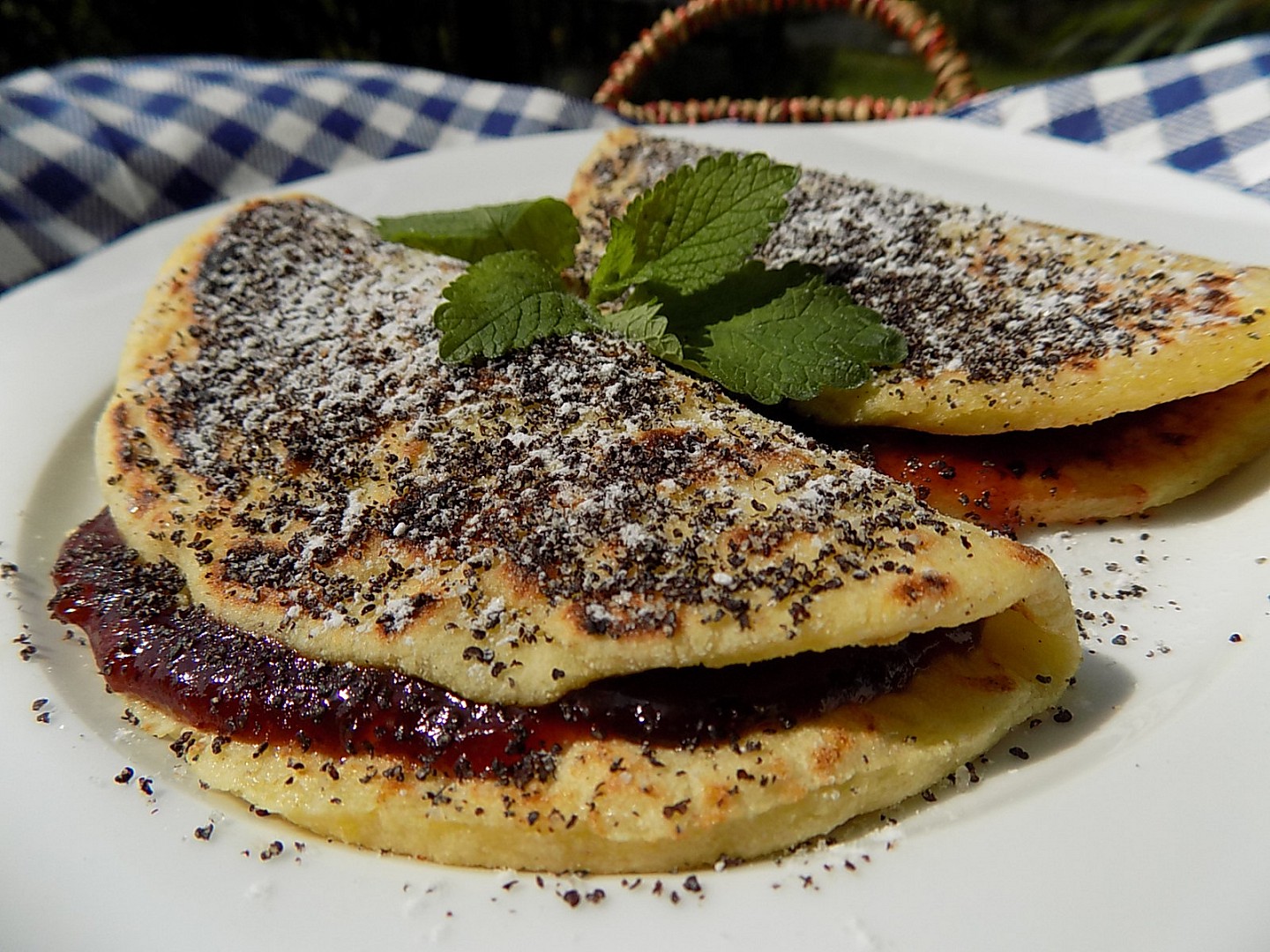 Bramborové placky se švestkami a mákem