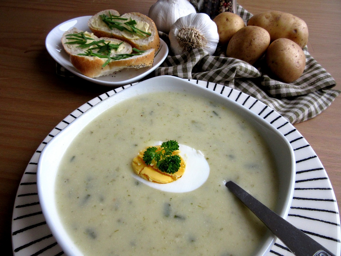 Bramborovo – česneková krémová polévka