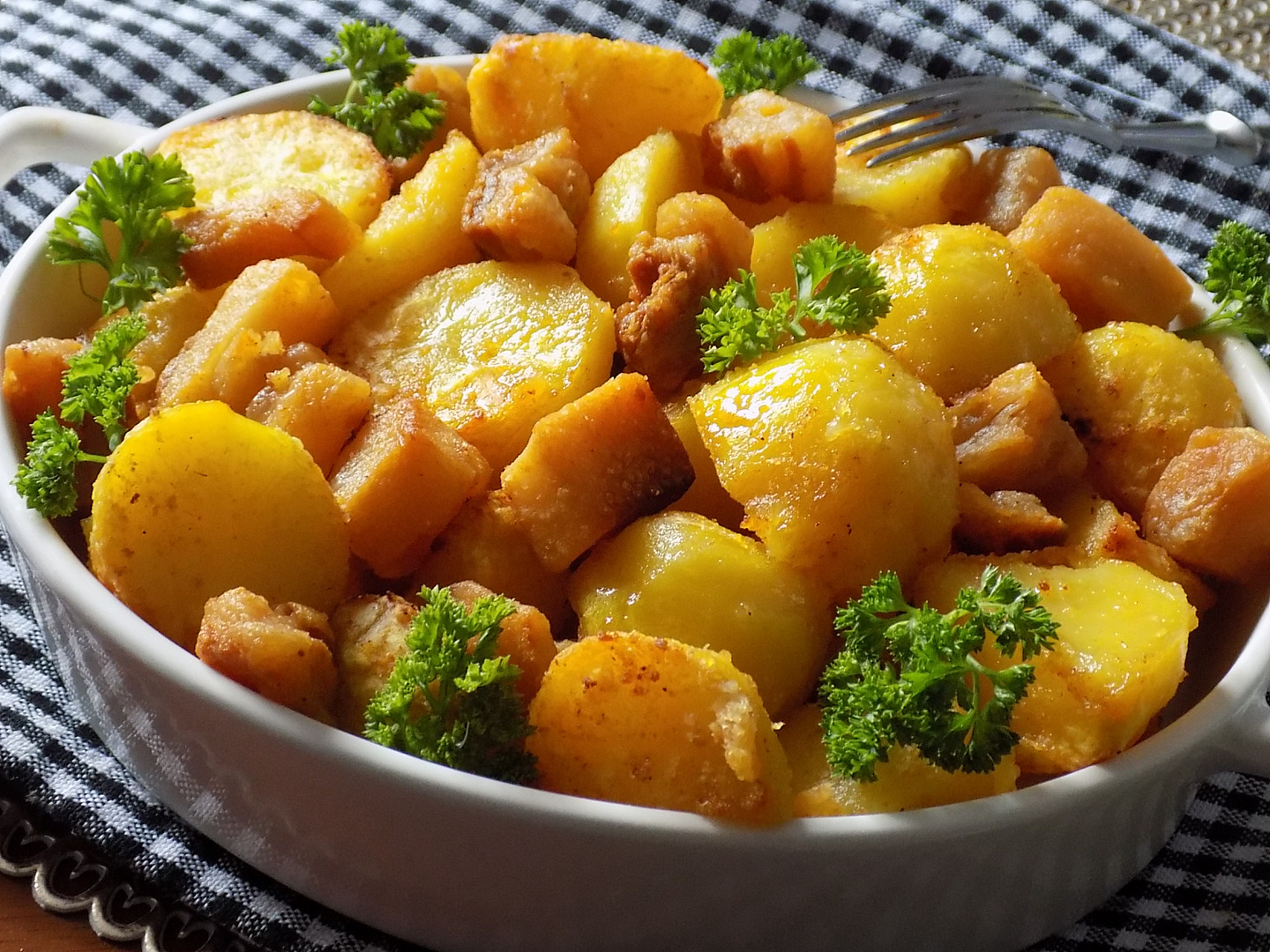 Brambory pečené se škvarky_5ff6e77593c9f.jpeg