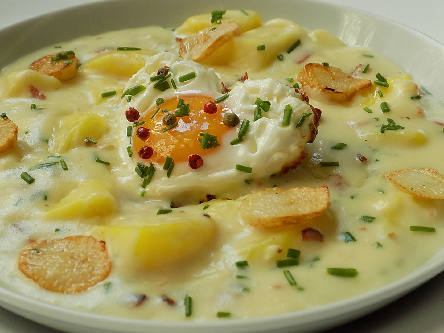 Brambory se slaninou v česnekové omáčce_5ff737bb89b1a.jpeg