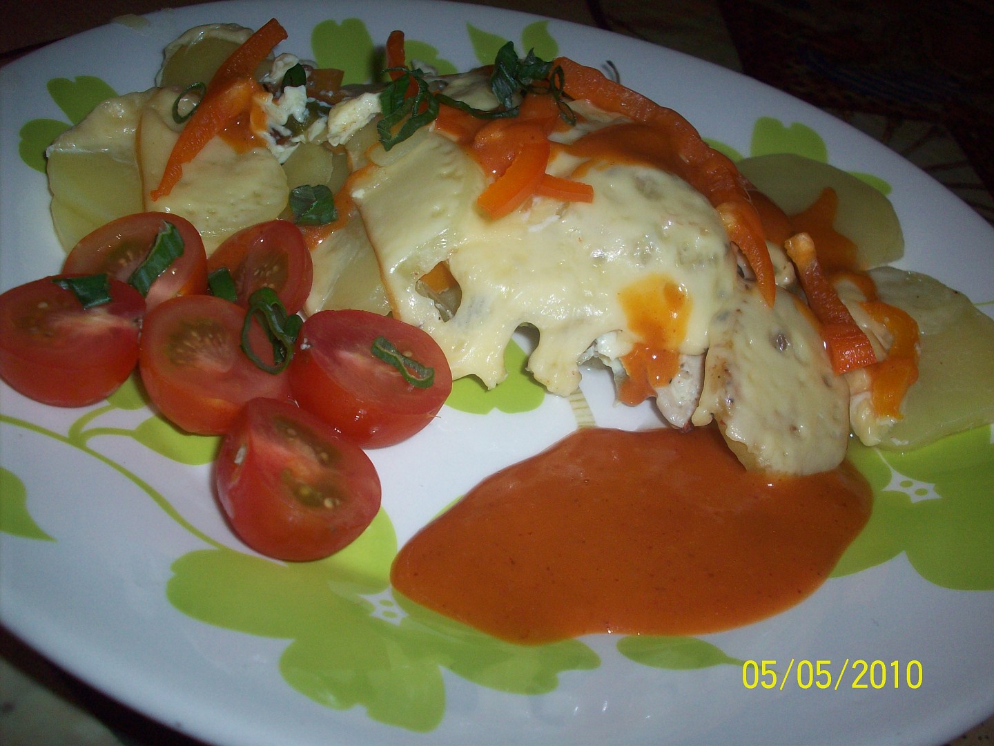 Brambory se zeleninou, kuřecím masem a sýrem v parním hrnci_5ffc377b67b57.jpeg