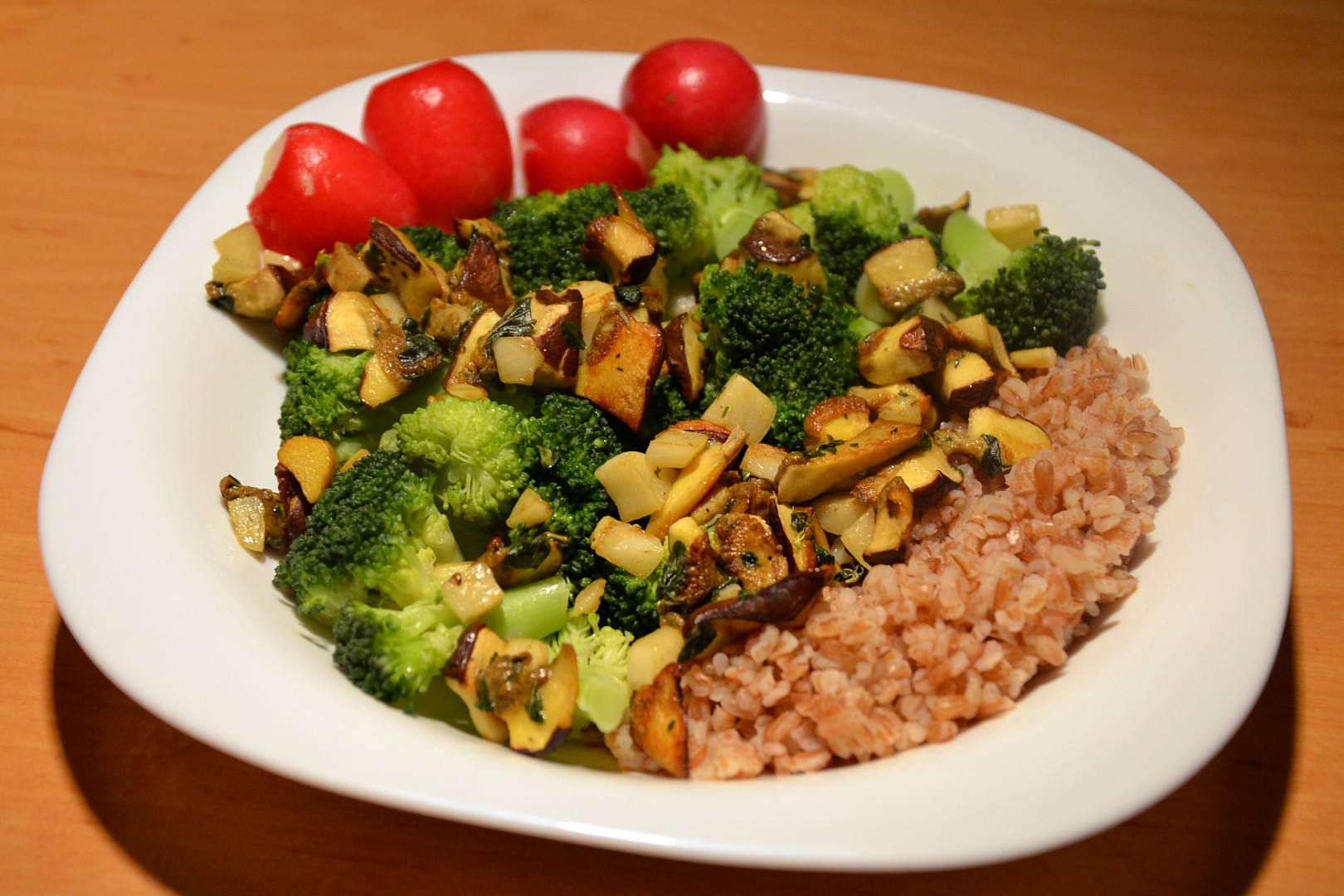 Brokolicovo-houbová směs se sýrem cottage_5ff909b1ceced.jpeg