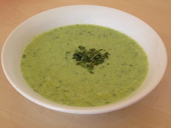 Brokolicovo květáková polévka s pestem z medvědího česneku_5ff7d453d20ec.jpeg