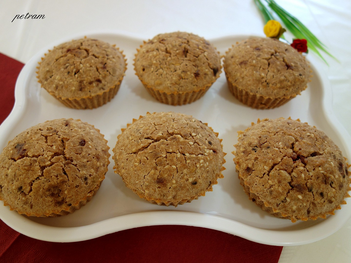 Brusinkovo-semínkové muffiny_5ff7436980815.jpeg