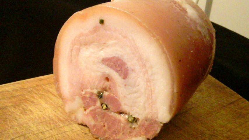 Bůčkový závin s celým pepřem z šunkovaru_5ff7583d0cd87.jpeg