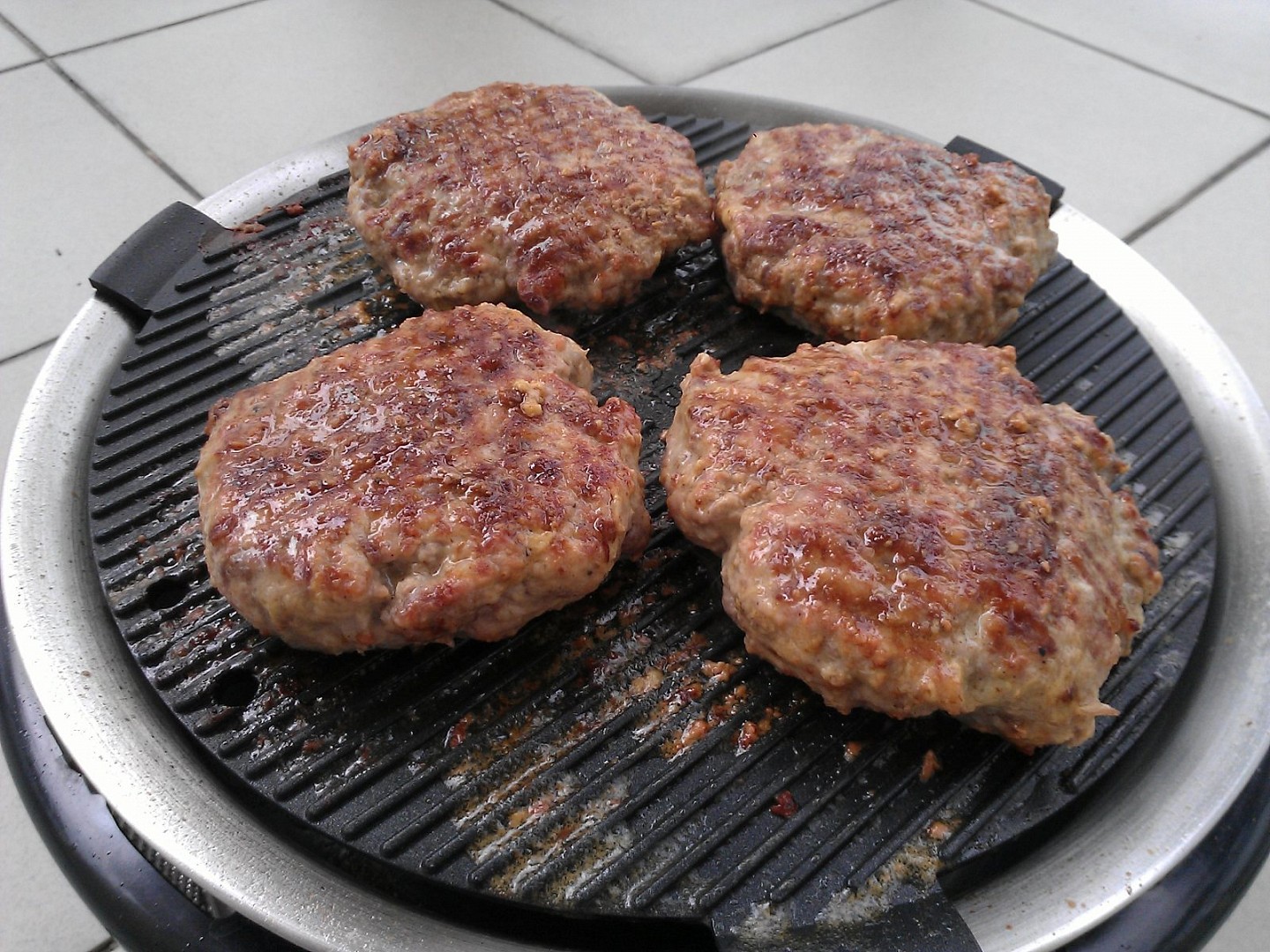 Burger na kokosovém uhlí_5ff8db263191b.jpeg