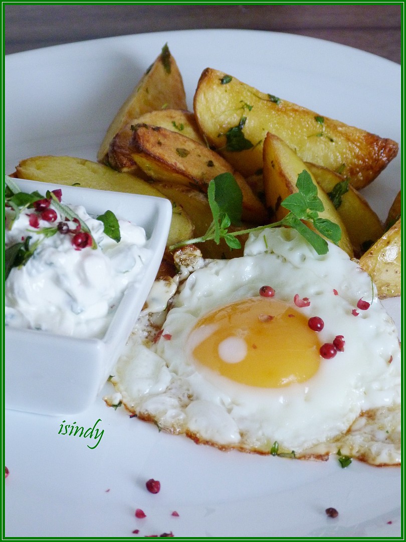 Bylinkové brambory s tvarohem a vejci