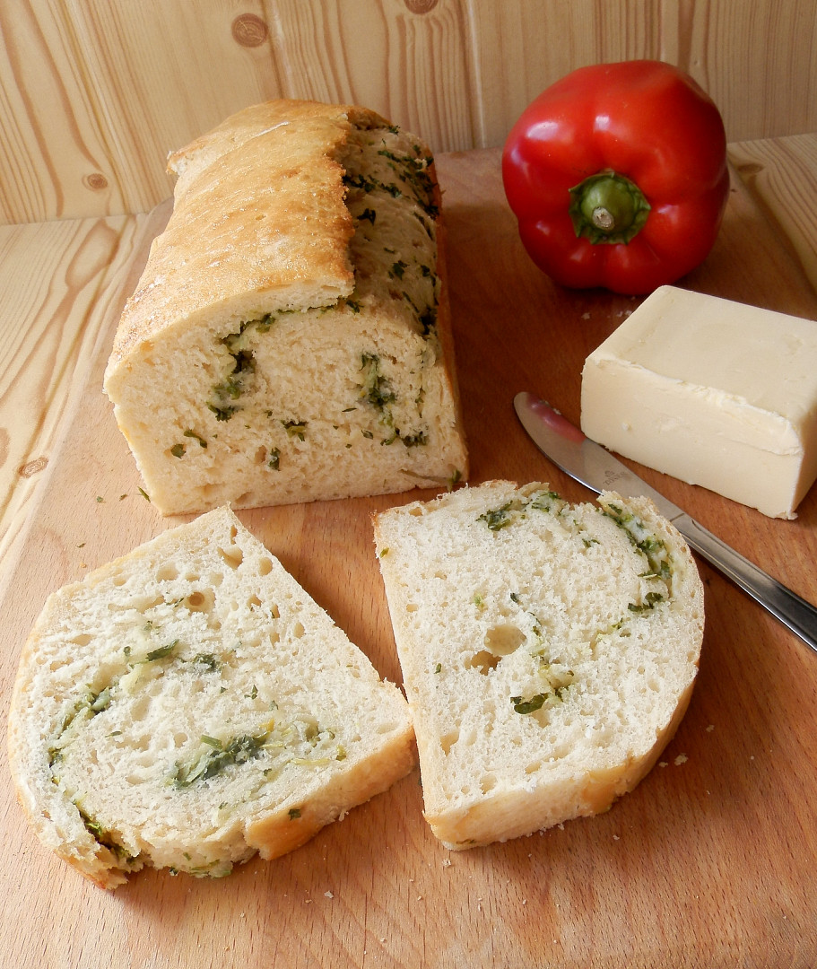 Bylinkový chlebíček s česnekem