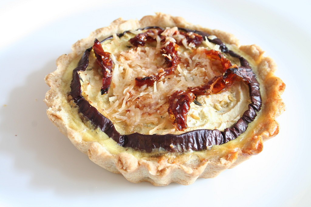 Celozrnné košíčky s pečeným lilkem