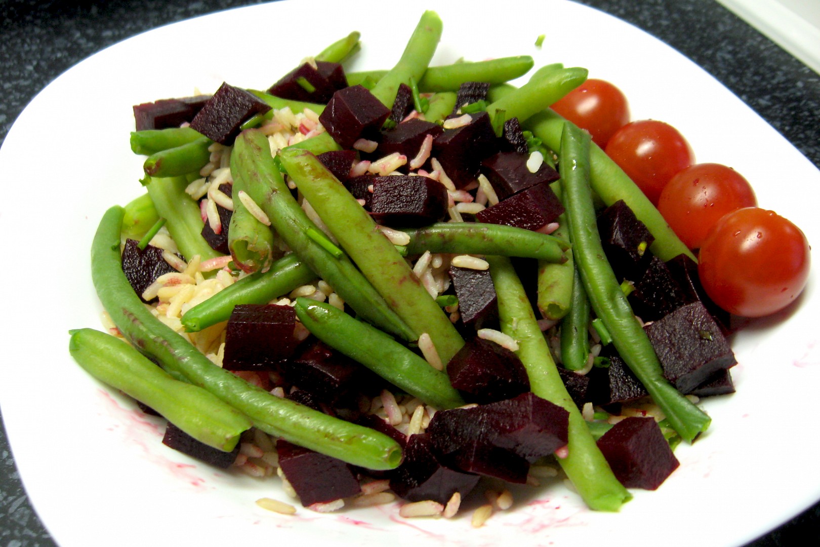 Červená řepa s fazolovými lusky a rýží