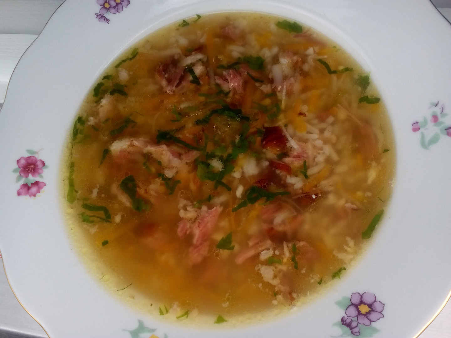 Česnečka z uzených žeber