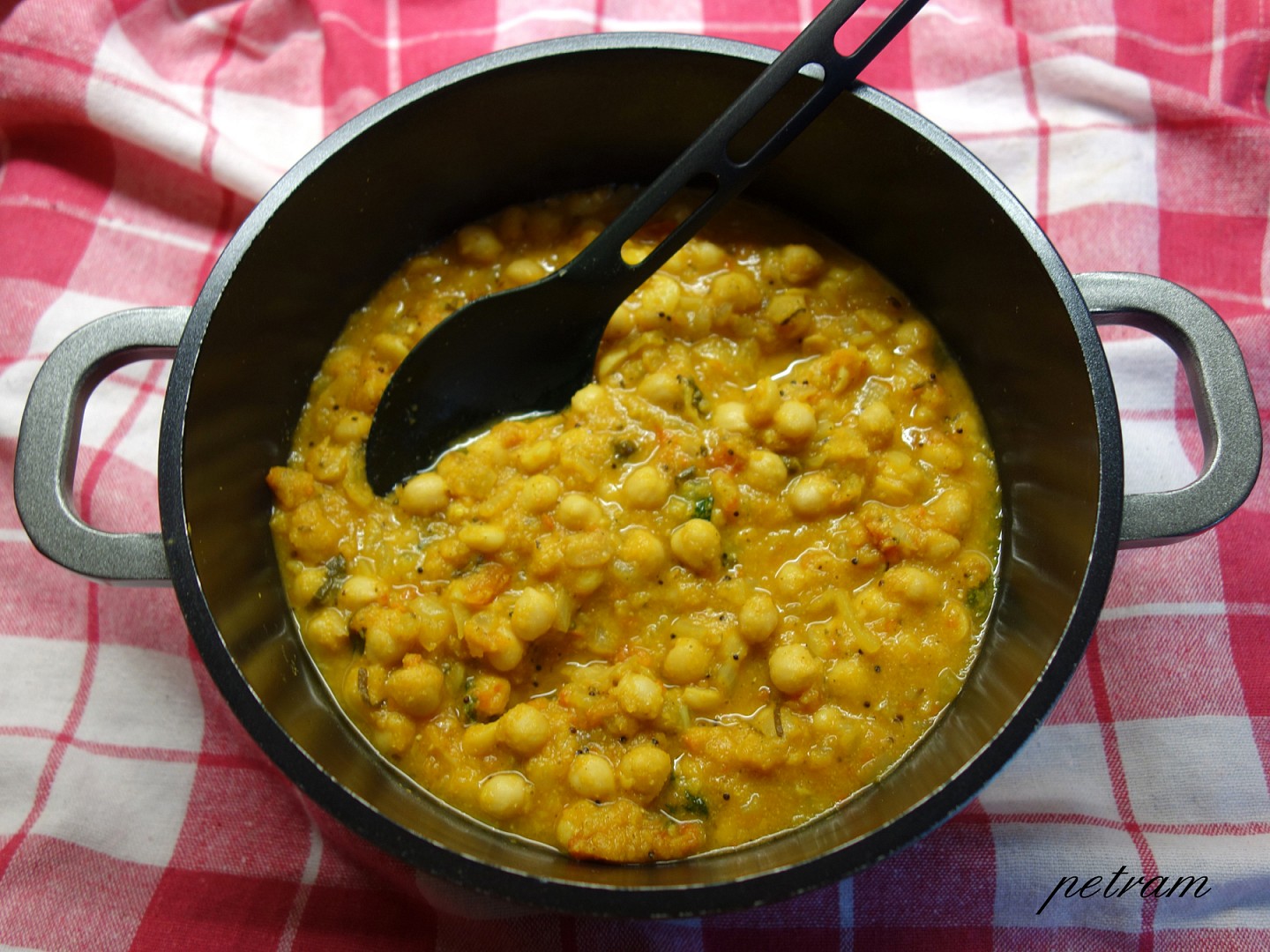 Chana masala (cizrna po indicku)_5ff80068118e9.jpeg