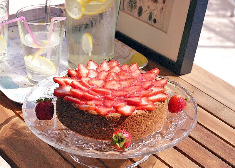 Cheesecake se sušenkovou krustou a čerstvým ovocem_5ff7f2b88ea5d.jpeg