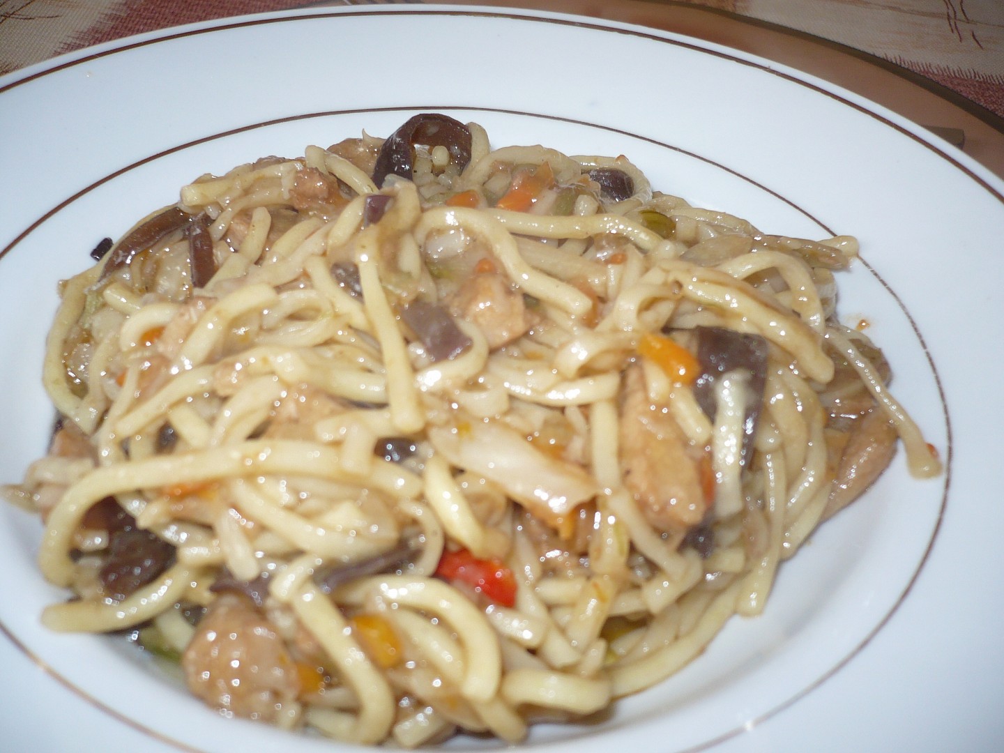 Čínské nudle se sójovým masem a zeleninou