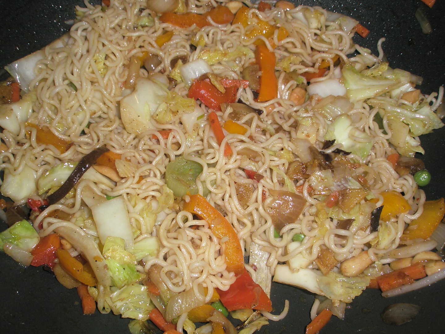 Čínske nudle so zeleninou / wok