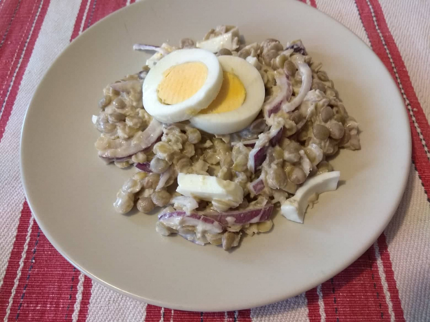 Čočkový salát s vejci a cibulí_5ff6956189261.jpeg