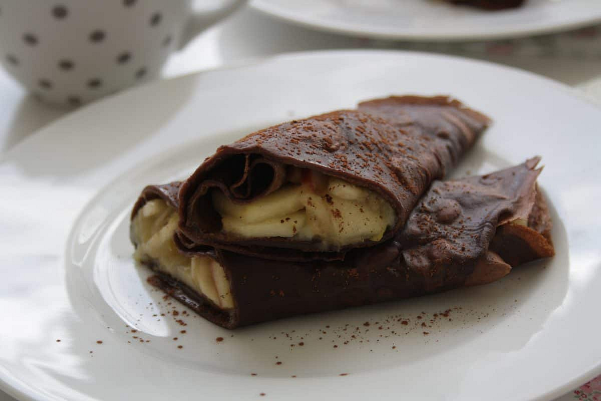 Čokoládové palačinky plněné jablky a banány_5ff6ee5e3f707.jpeg