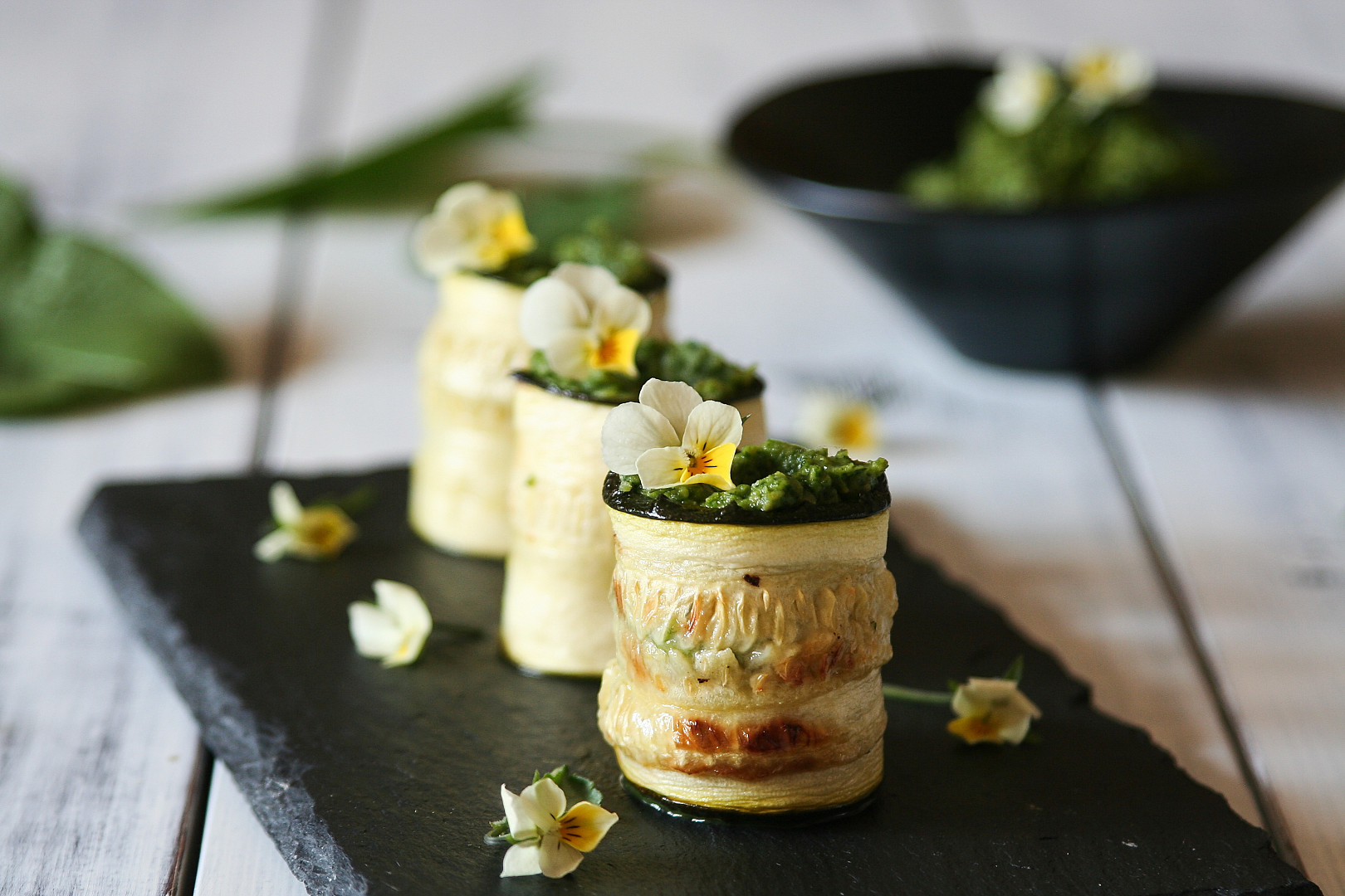 Cuketové rolky s cizrnovo špenátovým krémem_5ff6c3e2c379b.jpeg