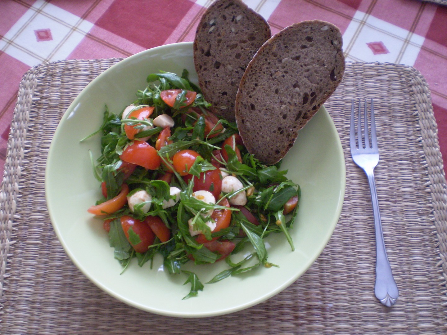 Dietní rucolový salát s mozzarellou_5ffc61b2b80bf.jpeg