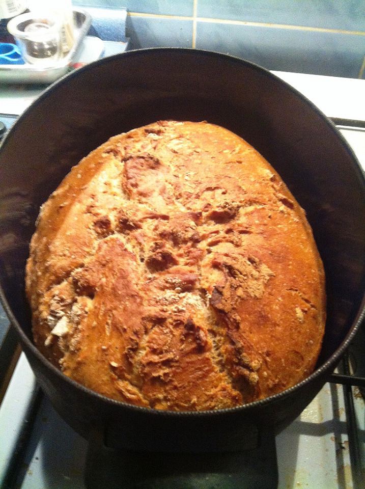 Domácí chléb ze žitné a hladké pšeničné mouky_5ff76c0962473.jpeg