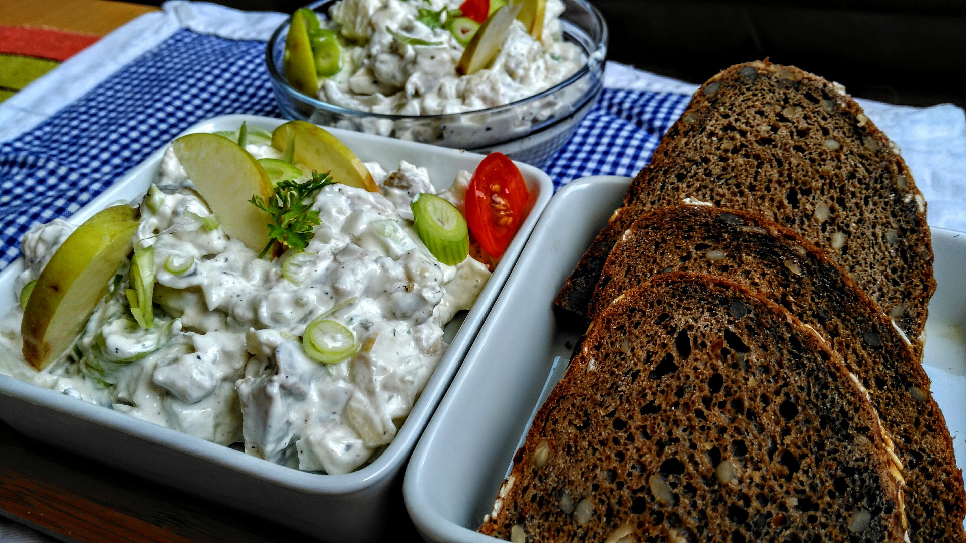 Domácí rybí salát ze sleďů