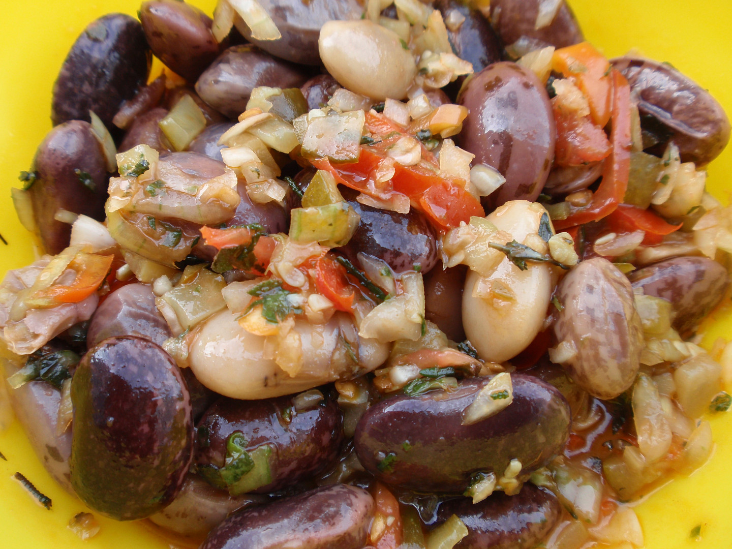 Fazolový salát se zeleninou – zdravě a chutně