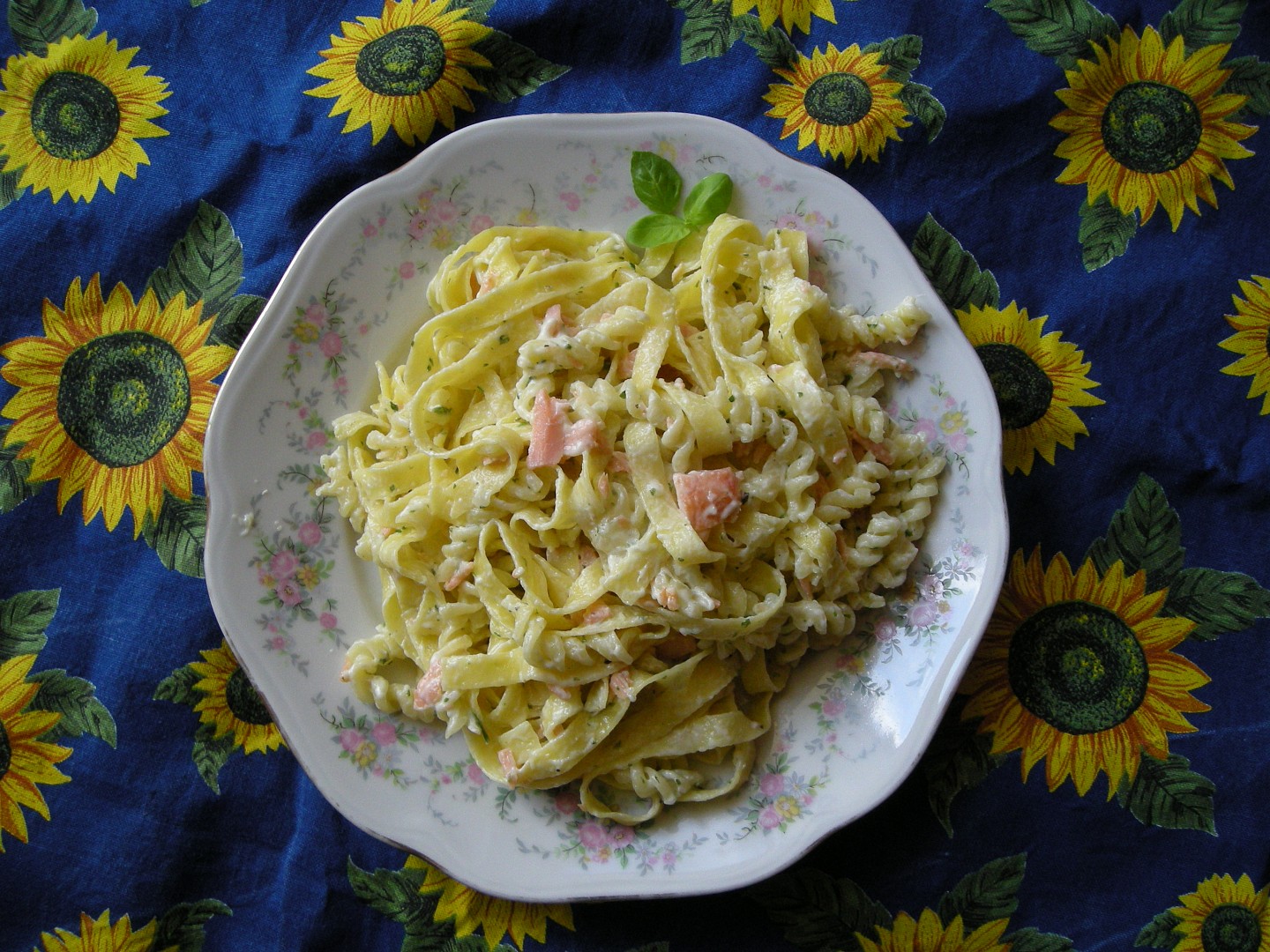 Fettuccine s lososem, smetanovou omáčkou a bylinkami_5ffb989dcfdb7.jpeg