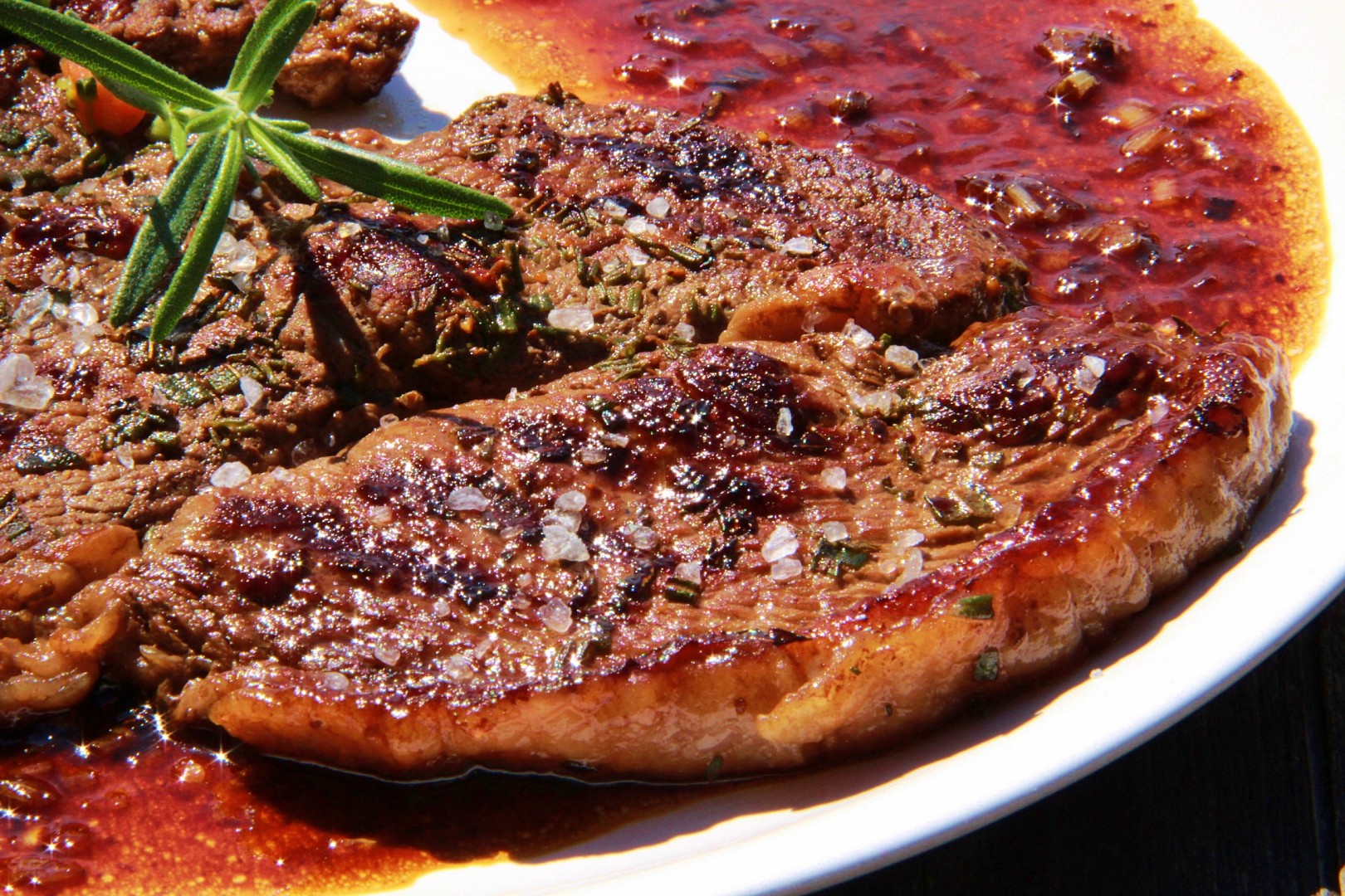 Flambovaný rump steak s omáčkou s brandy_5ff8c4de9955b.jpeg