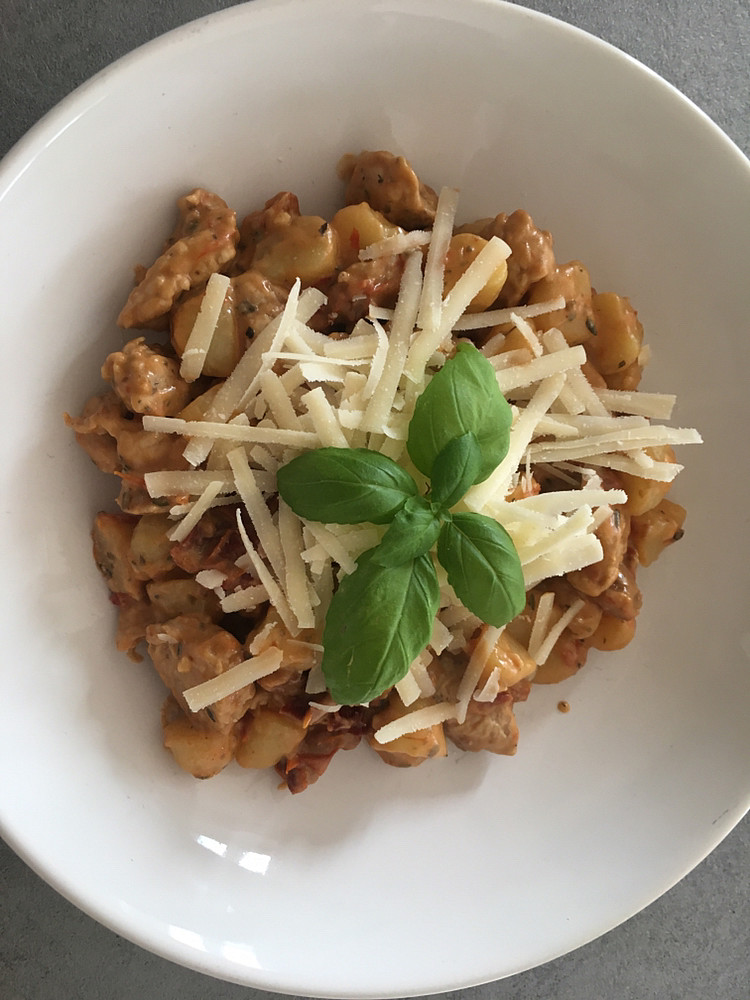 Gnocchi s krůtím masem a sušenými rajčaty_5ff6d94f11226.jpeg