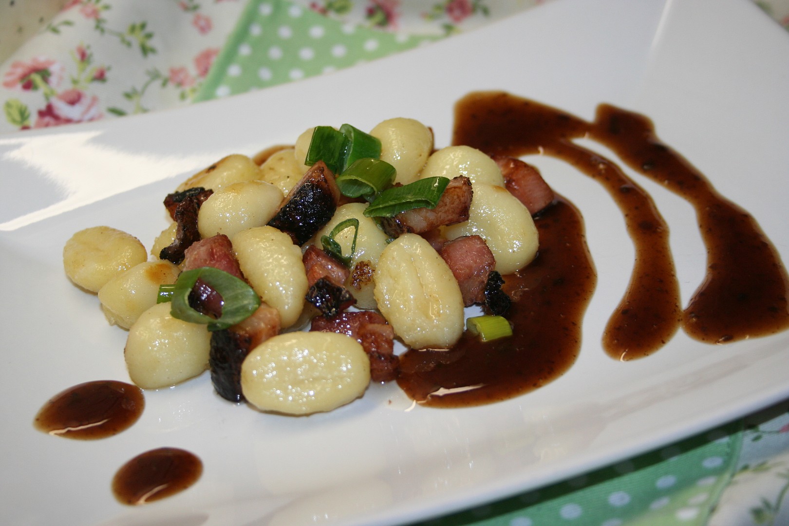 Gnocchi se slaninou a švestkovou omáčkou_5ff9d23555a06.jpeg