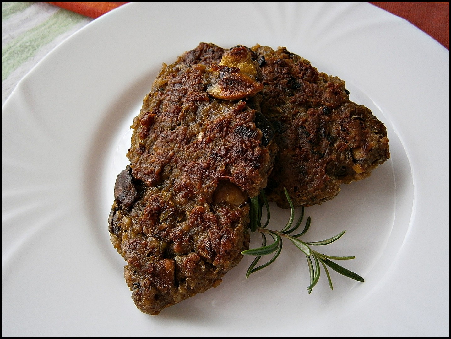 Houbovo-masové placičky na grilu, v pánvi nebo v troubě