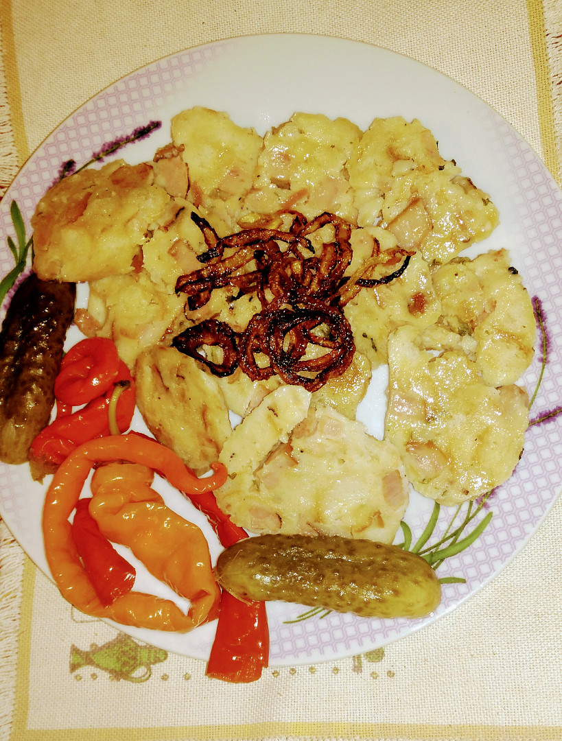 Houskové knedlíky s uzeným masem nebo uzeninou_5ff667c4c2a5e.jpeg