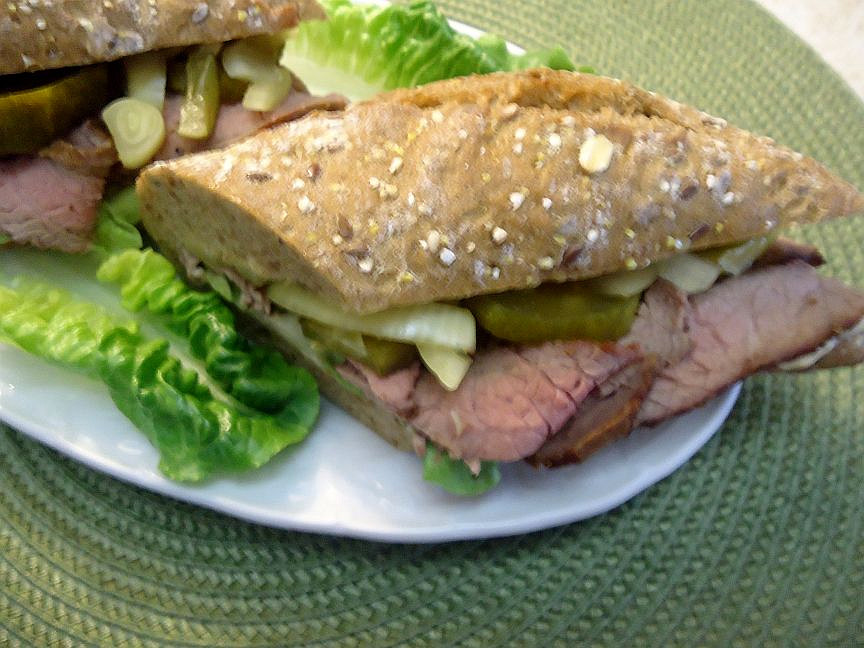 Hovězí „à la pastrami “ do baget a skvělé okurkové řezy_5ff6aa927312c.jpeg