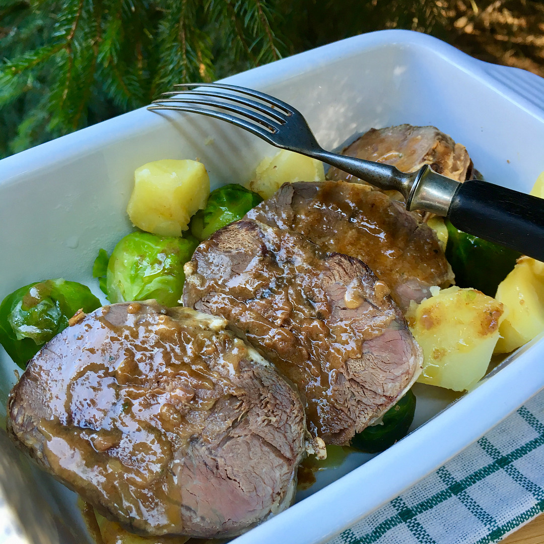 Hovězí pečené s bramborami a kapustičkami_5ff6ef37d9e60.jpeg