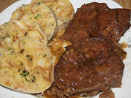 Hovězí plec pečená