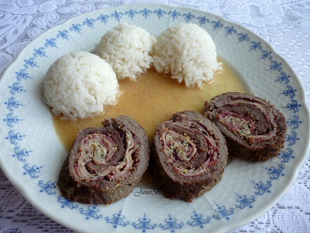 Hovězí roláda plněná anglickou slaninou_5ff8fd70094e0.jpeg