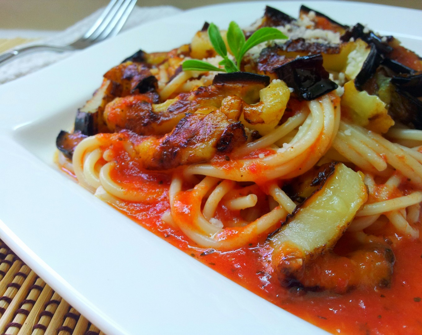 Italské špagety s baklažánem
