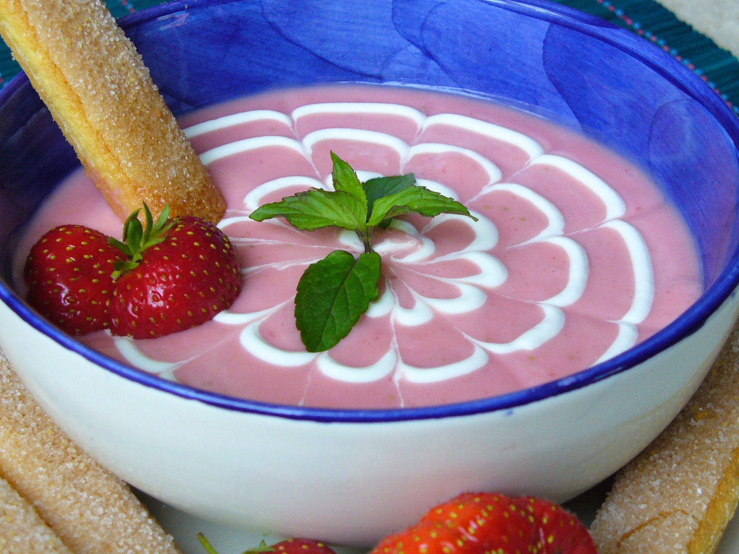 Jahodová polévka s kefírem_5ffaaa4e12f65.jpeg