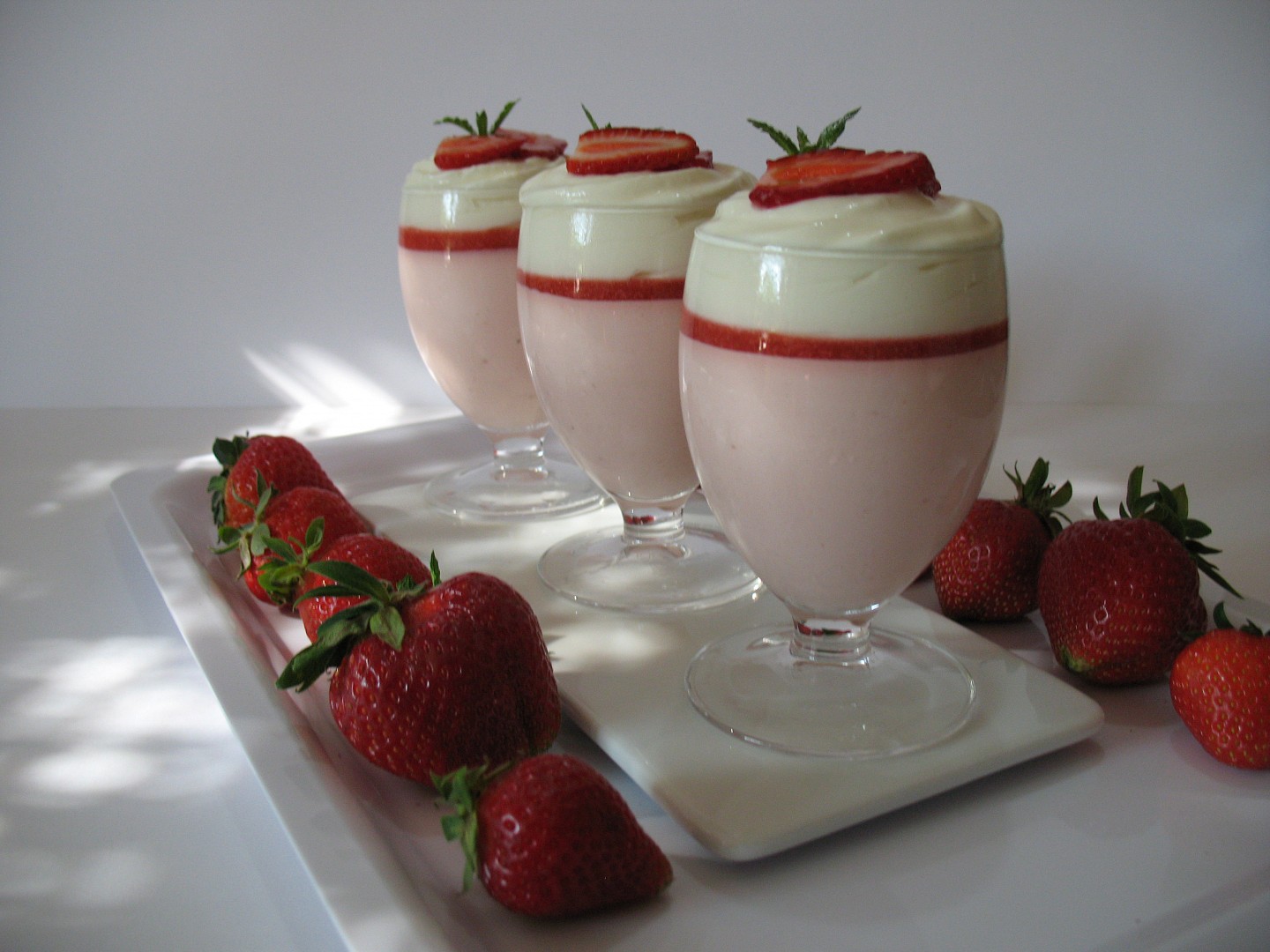 Jahodový mousse (pěna) s mascarpone krémem_5ff9f9d612c5f.jpeg