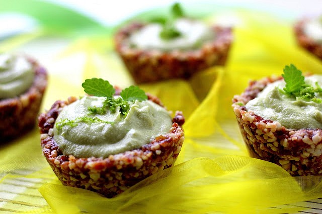 Jarní avokádovo-limetkové koláčky