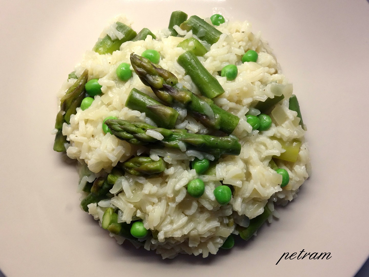 Jarní chřestovo-hráškové risotto