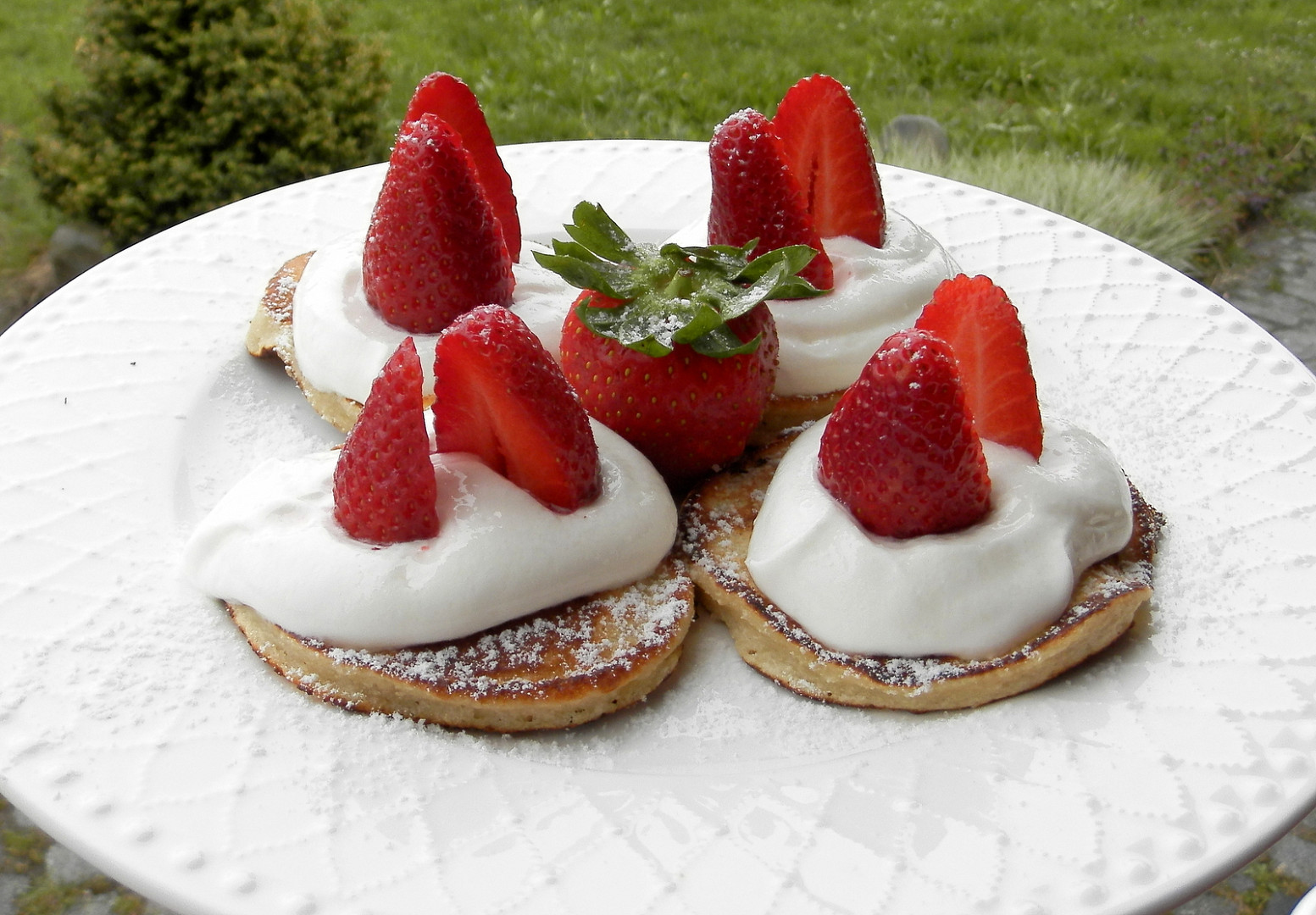 Jemné lívanečky se šlehačkou_5ff70fb6db1bc.jpeg