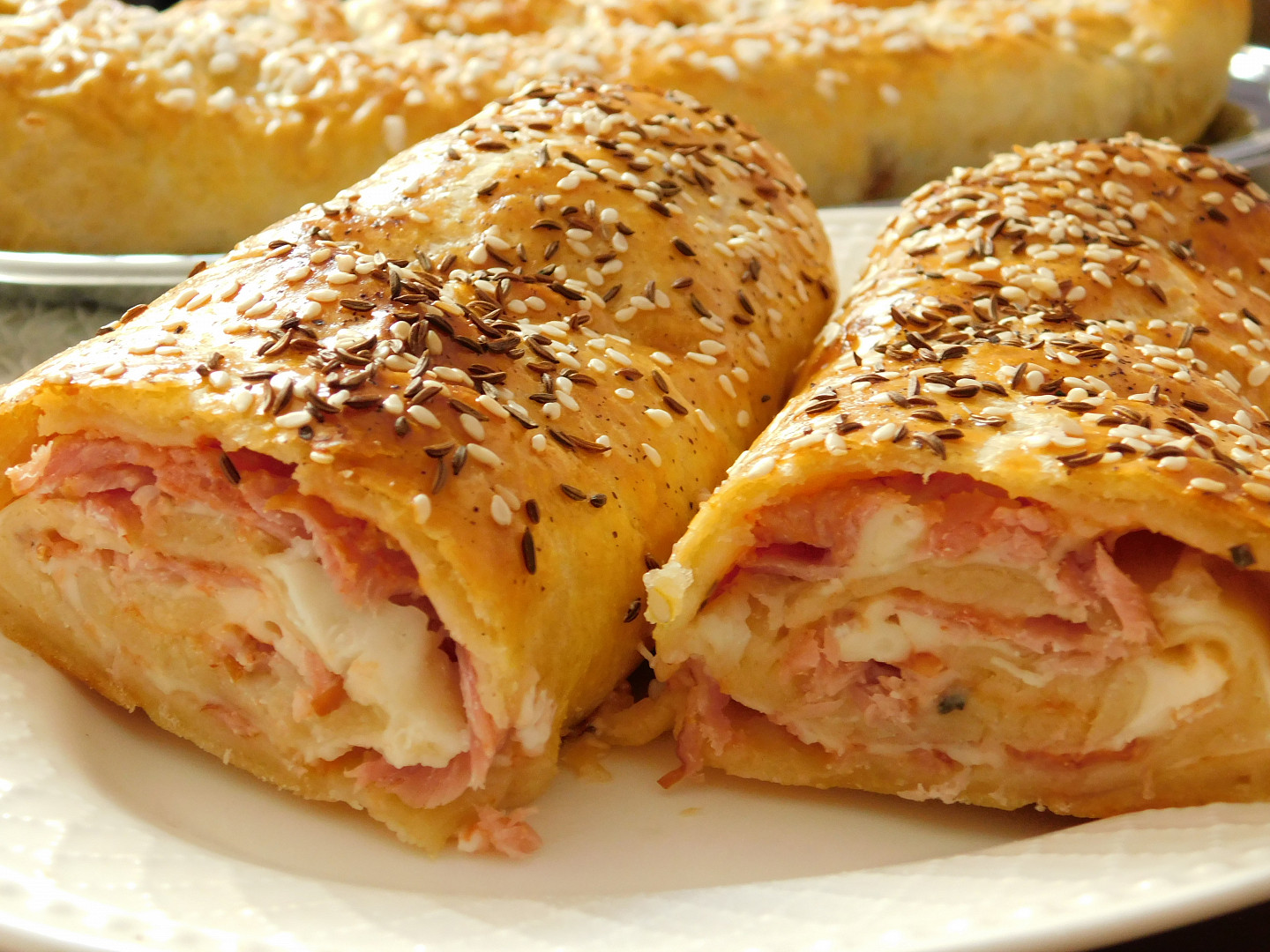 Jogurtový závin naslano i na sladko